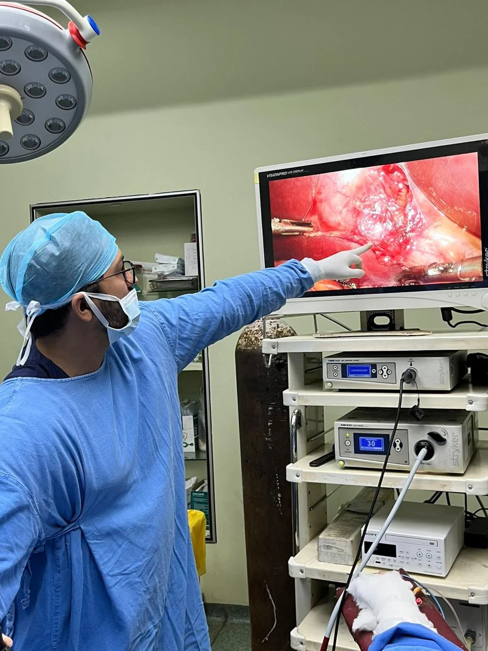 Doctor Rishabh Singh doing laparoscopic surgery
